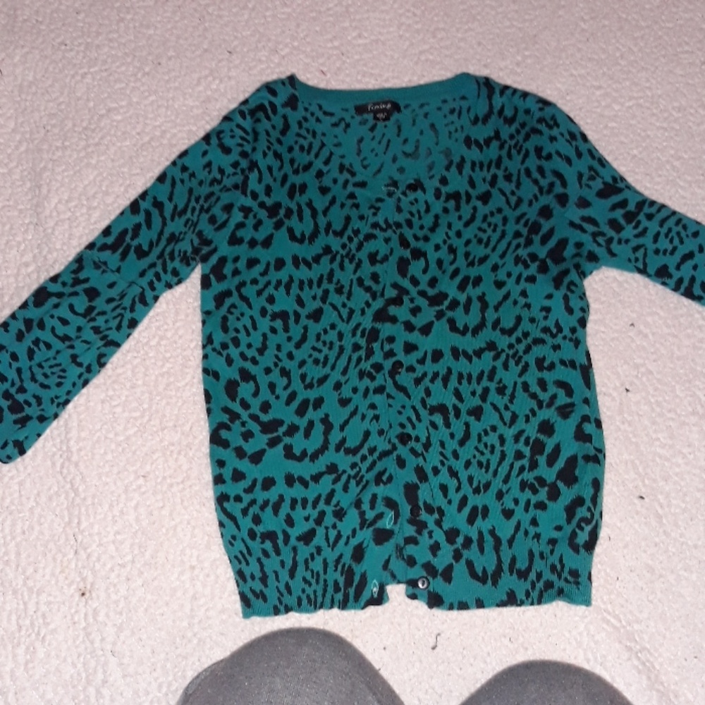 TIMING BRAND LADIES BUTTON DOWN CARDIGAN